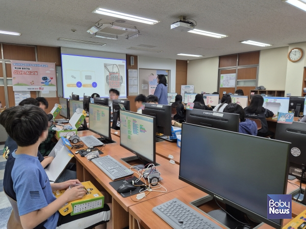 지난해 '찾아가는 공교육' 중 '신나는 AI 교실'에 참여한 아이들 모습.&nbsp;ⓒ용산구