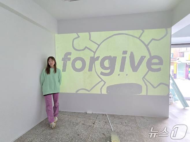 신작 전시 '돈트 스피크'(Don't Speak)를 선보이는 그레이스 나윤 리(이나윤) 작가. ⓒ 뉴스1 김정한 기자