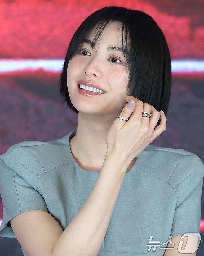 배우 나나가 10일 오후 서울 구로구 디큐브시티 더세인트에서 열린 ENA 새 월화드라마 ‘클라이맥스’(각본 이지원, 신예슬) 제작발표회에서 환한 미소를 짓고 있다.  ⓒ 뉴스1 권현진 기자