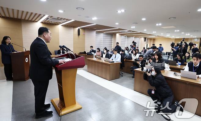 손인혁 헌법재판소 사무처장이 10일 오후 서울 종로구 헌법재판소 별관 브리핑룸에서 열린 재판소원 관련 기자간담회에서 인사말을 하고 있다. 2026.3.10 ⓒ 뉴스1 오대일 기자