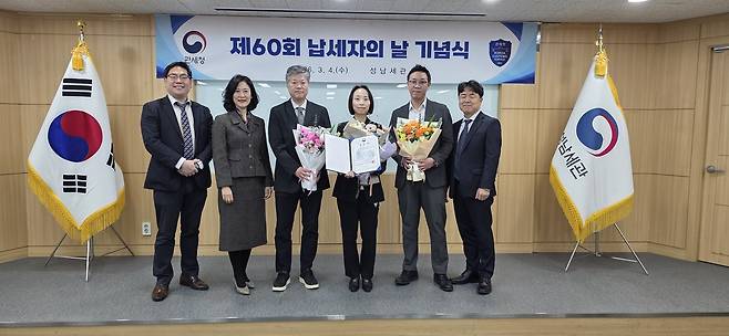 GE헬스케어의 한국지이초음파 유한회사가 세정협조자로 선정돼 재정경제부 장관 표창을 수상했다. (GE헬스케어 제공)