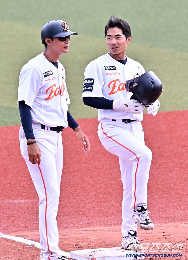 23일 일본 오키나와 가데나 구장에서 열린 야구 대표팀과 한화 이글스의 평가전. 오재원이 숨을 고르고 있다. 오키나와(일본)=박재만 기자 pjm@sportschosun.com/2026.02.23/