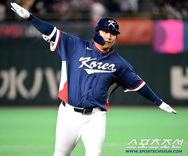 9일 일본 도쿄돔에서 열린 WBC(월드베이스볼클래식) 한국과 호주의 경기, 2회초 무사 1루 문보경이 선제 2점홈런을 치고 베이스를 돌고 있다. 도쿄(일본)=허상욱 기자wook@sportschosun.com/2026.03.09/