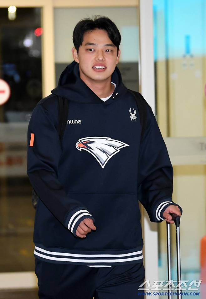 한화 이글스 선수단이 23일 인천국제공항을 통해 스프링캠프가 열리는 호주로 출국했다. 문동주가 출국장으로 향하고 있다. 인천공항=박재만 기자 pjm@sportschosun.com/2026.01.23/