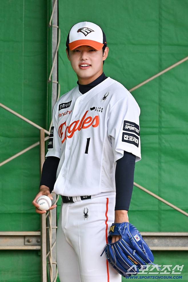 21일 일본 오키나와 고친다구장에서 열린 대한민국 야구 대표팀과 한화 이글스의 평가전. 문동주가 불펜 피칭을 하고 있다. 오키나와(일본)=박재만 기자 pjm@sportschosun.com/2026.02.21/