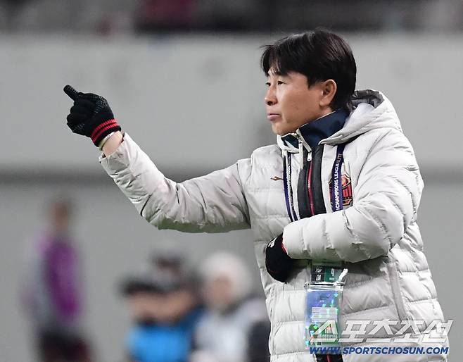 4일 오후 서울월드컵경기장에서 열린 FC서울과 비셀 고베의 아시아챔피언스리그 엘리트(ACLE) 16강 1차전 경기. 경기 지켜보는 FC서울 김기동 감독. 상암=송정헌 기자songs@sportschosun.com/2026.03.04/
