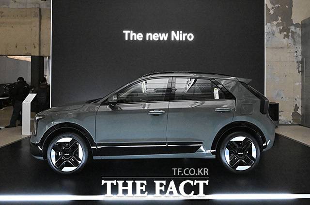 기아 '더 뉴 니로' 측면 모습. /송호영 기자