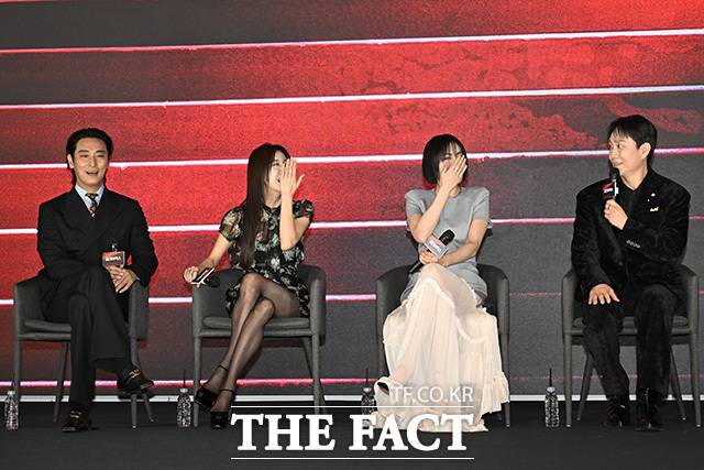 배우 주지훈 하지원 나나 오정세(왼쪽부터)가 10일 오후 서울 구로구 디큐브시티 더세인트에서 열린 ENA 월화드라마 '클라이맥스' 제작발표회에 참석해 다양한 얘기를 나눴다. /송호영 기자