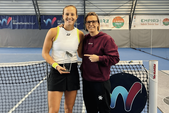 W75 트라나바에서 우승하며 세 대회 연속 우승 행진을 이어가고 있는 반더빈켈 / ITF 홈페이지