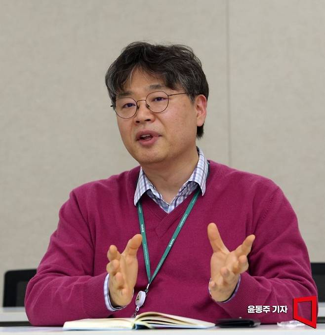 안성원 소프트웨어정책연구소 실장이 아시아경제와 인터뷰를 하고 있다. 윤동주 기자
