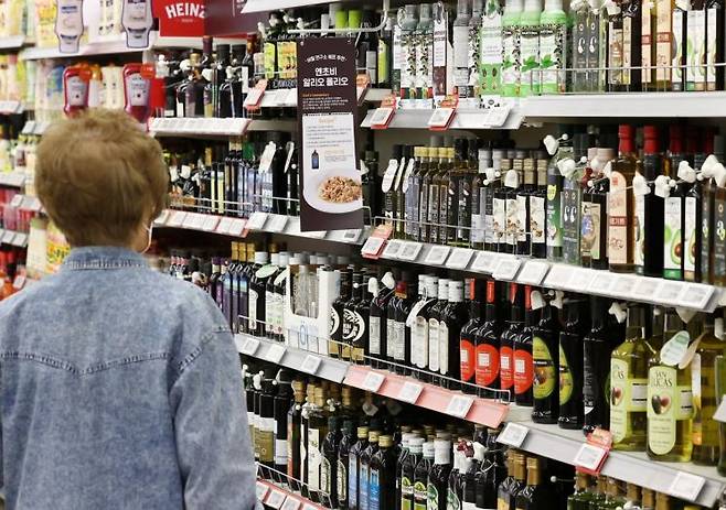 서울 한 대형마트의 식용유 매대. 연합뉴스