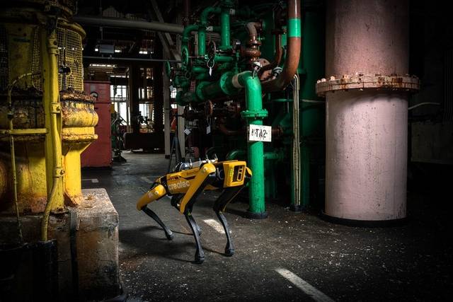 현대차그룹 로봇 전문 계열사 보스턴다이나믹스의 4족 보행 로봇 '스팟'이 셀라필드 현장을 순찰하는 모습. 셀라필드 제공