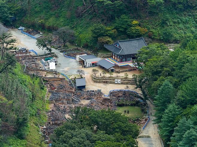 지난해 3월 경북 산불로 큰 해를 입은 경북 의성 고운사의 지난해 8월 모습. 그린피스 제공