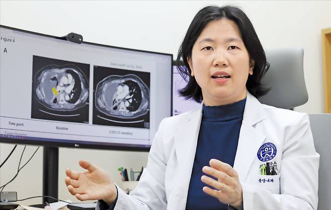 임선민 세브란스병원 교수가 지난 4일 서울 서대문구 연세암병원 중입자치료센터에서 한국경제신문과 인터뷰하고 있다. 임 교수는 “치료 전 78㎜였던 종양 크기가 약물 투여 7개월 후 43㎜로 약 44.9% 줄어든 것을 확인했다”고 설명했다. 이솔 기자