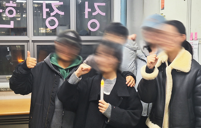 성균관대 여성주의 교지 편집위원회 정정헌이 지난해 11월17일 정정헌 편집실에서 ‘정정헌 장례식’을 열었다. 정정헌 제공