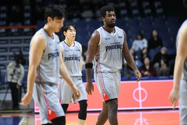 현대모비스의 마지막 추격전은 대단했다. 다만 레이션 해먼즈가 쉬운 역전승 기회를 놓치며 아쉬움을 남겼다. 사진=KBL 제공