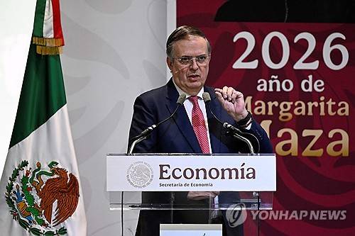 9일(현지시간) USMCA 관련 현지 의견수렴 결과 발표하는 멕시코 경제부 장관 [AFP=연합뉴스 자료사진 제공]