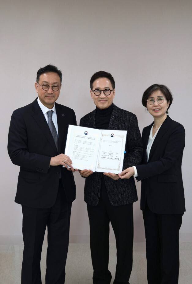 한국장기조직기증원은 이식수혜자 가수 유열을 ‘생명나눔 공동 홍보대사’로 위촉했다. 한국장기조직기증원 제공