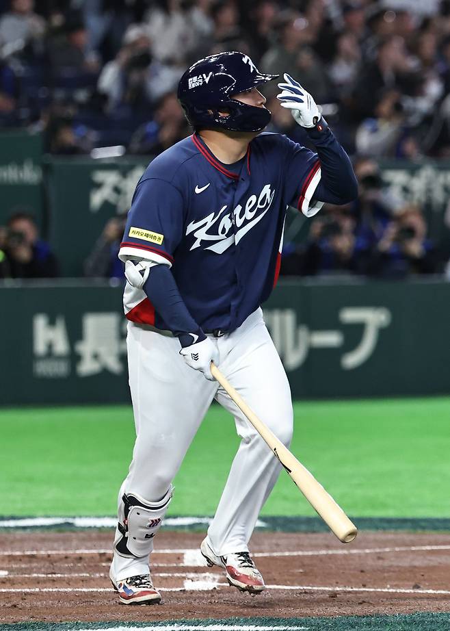 9일 일본 도쿄돔에서 열린 2026 WBC 조별리그 C조 4차전 대한민국과 호주의 경기. 2회초 무사 1루 한국 문보경이 우중간 투런 홈런을 치고 있다. 연합뉴스