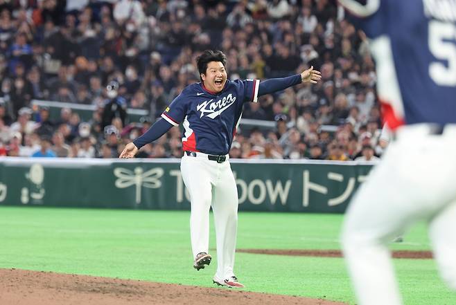 9일 일본 도쿄돔에서 열린 2026 월드베이스볼클래식(WBC) C조 조별리그 최종전 대한민국과 호주의 경기. 호주를 꺾고 8강 진출을 확정한 한국 문보경이 기뻐하고 있다. 연합뉴스