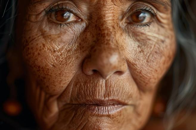 70세 안팎 성인 약 1000명을 대상으로 한 임상시험 결과 매일 종합 비타민을 복용한 참가자들은 2년 뒤 세포 노화 속도가 느려진 것으로 나타났다. 생물학적 나이를 약 4개월 되돌린 것과 맞먹는 효과였다. 위 사진은 기사 본문과 직접적인 관련 없음. 123rf