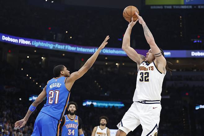 애런 고든이 10일 미국 오클라호마주 오클라호마시티의 페이컴 센터에서 열린 오클라호마시티 선더와 2025~2026 미국프로농구 정규리그 원정 경기에서 슛을 던지고 있다. 오클라호마시티 | Imagn Images연합뉴스