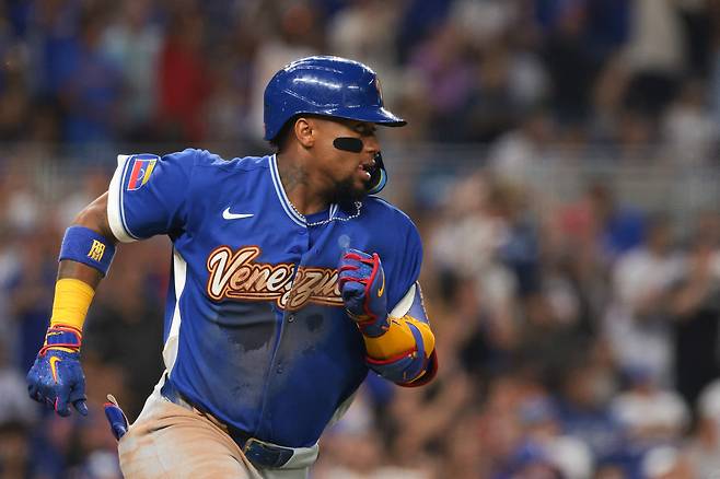 베네수엘라 로날드 아쿠냐 주니어가 10일 WBC 니카라과전에서 5회 적시타를 날린 뒤 질주하고 있다. Imagn Images연합뉴스