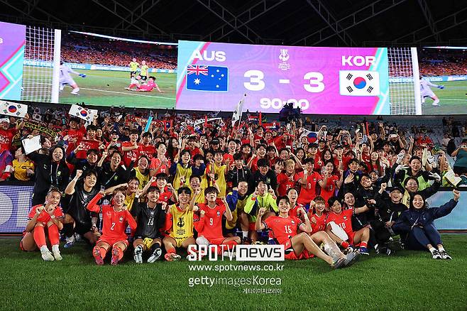 ▲ 홈 6만명 팬 앞에서 4년 전 패배를 설욕하리라 확신했던 호주가 한국 여자축구에 막혀 좌절감을 맛봤다. 비록 스코어는 3-3 무승부였지만, 호주 현지 언론과 선수단은 심리상 패배를 인정했다.
