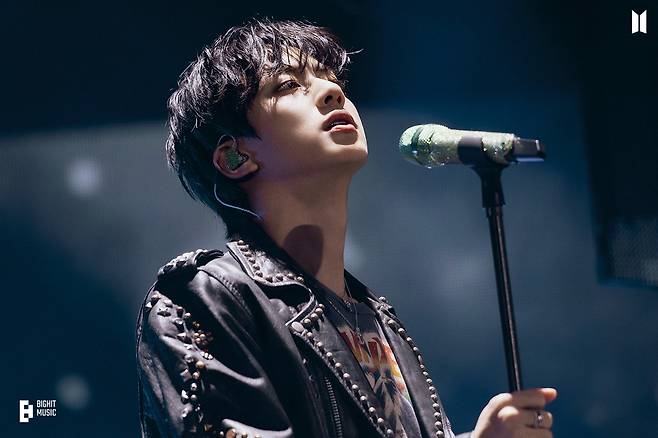 도쿄돔에 울려퍼진 'Running Wild'..방탄소년단 진, 이번엔 WBC서 최고 인기 입증