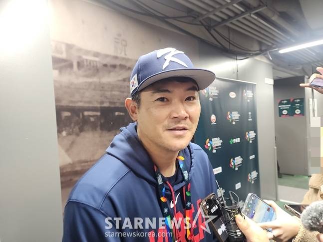 노경은이 경기 후 취재진과 인터뷰를 하고 있다. /사진=박수진 기자