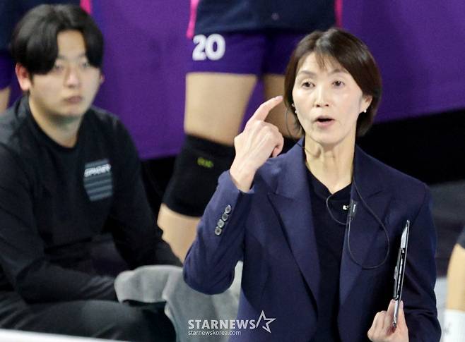 흥국 요시하라 토모코 감독. /사진=강영조 선임기자