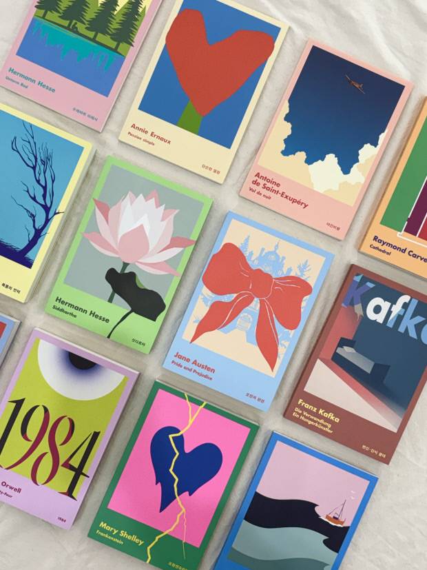 문학동네가 한달에 한권씩 펴내는 ‘먼슬리 클래식 시리즈’는 독서애호가들의 소장욕을 자극한다. <문학동네 제공>