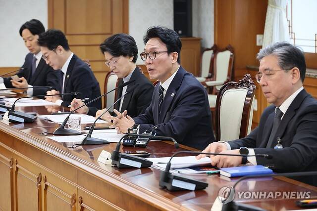 김민석 국무총리가 11일 서울 종로구 정부서울청사에서 열린 새만금·전북 대혁신TF 킥오프 회의에서 발언하고 있다./사진=연합뉴스