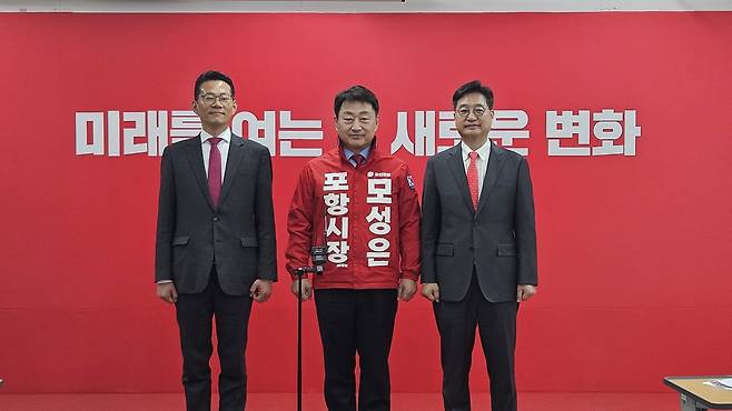 왼쪽부터 박대기, 모성은, 문충운 예비후보.