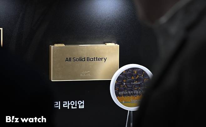 삼성SDI가 11일 서울 삼성동 코엑스에서 열린 국내 최대 배터리 전시회 '인터배터리 2026'에 참가해 전고체 배터리 기술을 선보이고 있다./사진=이명근 기자 qwe123@