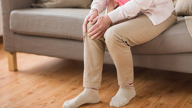 관절 통증을 예방하고 관리하기 위해서는 일상 속 작은 습관이 중요합니다｜출처: 클립아트코리아