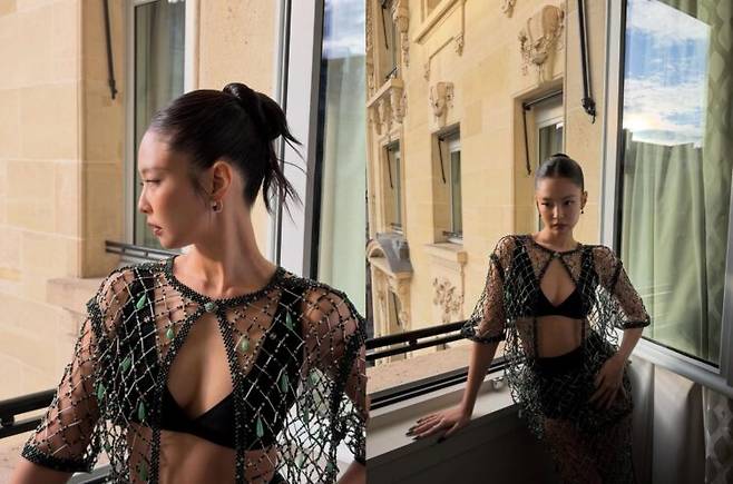 매끈하게 뒤로 넘겨 묶은 슬릭번 헤어 스타일을 완벽하게 소화한 제니. 사진=제니 인스타그램