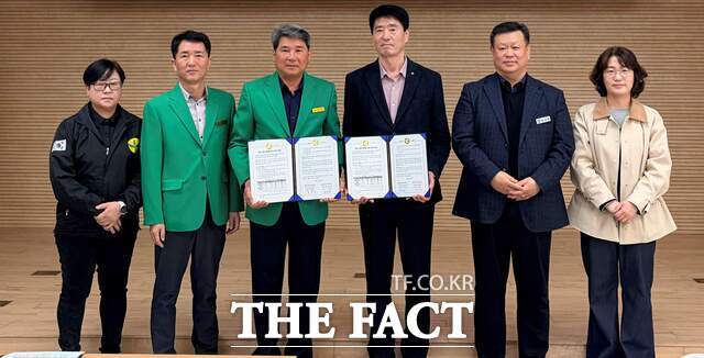 11일 삼국유사테마파크 대강당에서 대구시 군위문화관광재단과 군위군새마을회가 지역 문화관광 산업 발전과 지역 경제 활성화의 상호 협력 체계 구축을 위한 업무협약(MOU)을 체결했다. /군위군