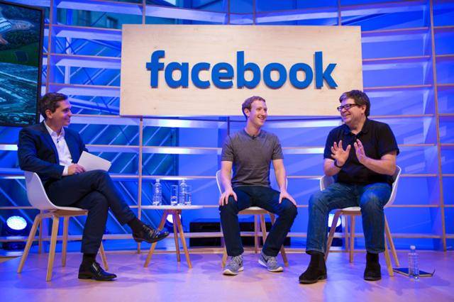 마크 저커버그(가운데) 메타 최고경영자(CEO)와 얀 르쿤(오른쪽) 전 메타 수석 AI 과학자가 2016년 2월 독일에서 진행된 AI 관련 행사에서 대화하고 있다. 마크 저커버그 페이스북 계정 갈무리