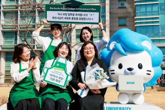 스타벅스 코리아가 한양사이버대학교와 협력해 임직원의 석·박사 학위 취득을 돕는다. [사진=스타벅스]