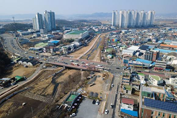 11일 하천재해예방사업이 완료된 대구 달성군 옥포읍 간경교 일원. 치수 안전성 확보와 함께 주민 수변 산책로가 조성됐다 [사진=달성군]
