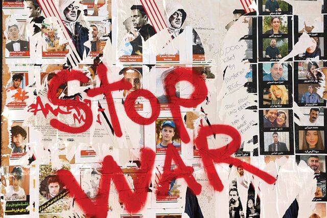 9일(현지시간) 미국 캘리포니아주 로스앤젤레스의 한 폐업한 상점 외벽에 이란 반정부 시위 과정에서 숨진 이들의 사진 위로 ‘전쟁을 멈추라(STOP WAR)’는 빨간색 문구가 적혀 있다. AFP연합뉴스