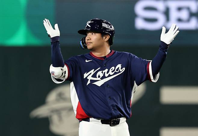 한국 야구대표팀 문보경(LG)이 2026 월드베이스볼클래식(WBC) 1라운드 전체 타점 1위 자리에 올랐다. 사진은 지난 9일 일본 도쿄돔에서 열린 2026 월드베이스볼클래식 조별리그 C조 대한민국과 호주의 경기 2회말 한국 공격 무사 2루 때 문보경이 1타점 적시타를 치고 세리머니 한 모습. /사진=뉴스1