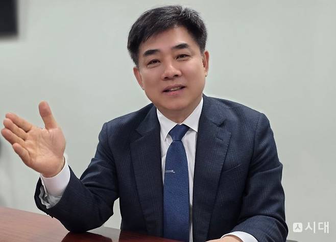 다가오는 6·3 지방선거에서 100만특례시 성남의 수장으로 출사표를 던진 김병욱 더불어민주당 성남시장 예비후보를 '동행미디어 시대'가 만나, 성남을 명실상부한 '대한민국의 경제 수도'로 탈바꿈시키겠다는 청사진을 들어보았다. 사진은 지난 9일 동행미디어 시대와 인터뷰에 나선 김병욱 더불어민주당 성남시장 예비후보의 모습. /사진=김성아 기자