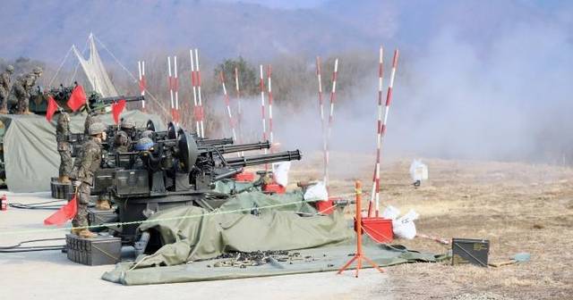 육군17보병사단 방공대대 장병들이 다락대사격장에서 발칸 사격을 하고 있다. 육군 제공/ 국방일보