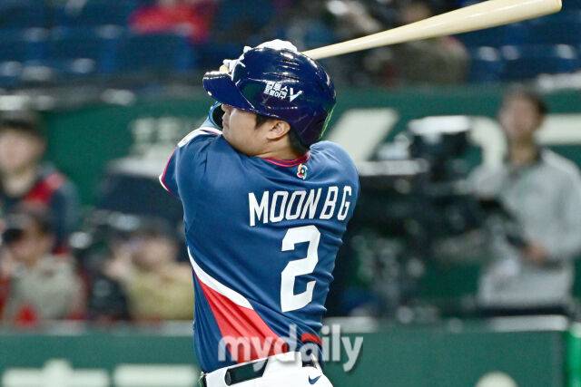 9일 일본 도쿄돔에서 열린 2026 월드 베이스볼 클래식(WBC) 조별리그 한국-호주 경기. 문보경이 2회초 무사 1루에 선제 투런포를 치고 있다./도쿄(일본)=한혁승 기자 hanfoto@mydaily.co.kr