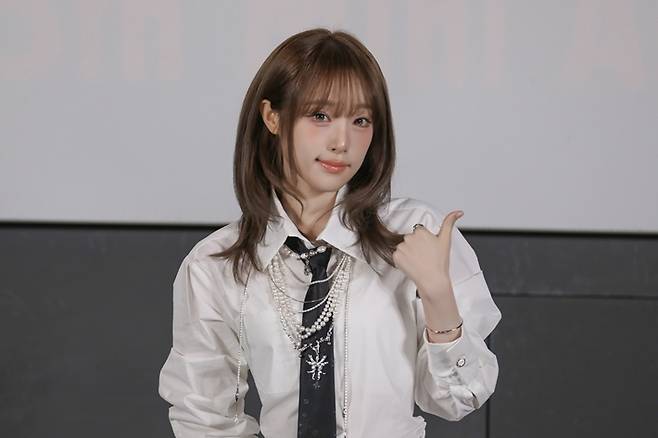 가수 최예나가 11일 오후 2시 서울 강남구 CGV 압구정에서 미니 5집 '러브 캐처' 기자간담회를 열었다. YH엔터테인먼트 제공