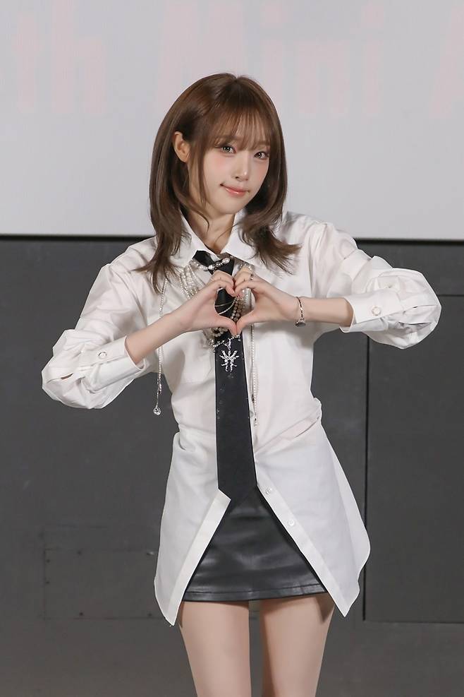 타이틀곡은 일렉트로 팝 장르의 '캐치 캐치'다. YH엔터테인먼트 제공