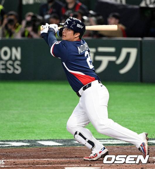 [OSEN=도쿄(일본), 손용호 기자] 도쿄의 기적이 나왔다. 한국 WBC 대표팀이 17년 만에 1라운드를 통과했다.&nbsp;한국은 9일 일본 도쿄돔에서 열린 ‘2026 월드베이스볼클래식(WBC)’ 1라운드 C조 호주와의 경기에서 로 승리를 거뒀다. 이로써 한국은 조별라운드 2승2패를 기록하면서 호주, 대만 등을 최소실점률로 제치면서 2009년 이후 17년 만에 1라운드를 통과했다. 이제 한국은 마이애미행 전세기를 탄다.5회초 2사 2루에서 한국 문보경이 좌월 적시타를 치고 있다. 2026.03.09&nbsp;/spjj@osen.co.kr