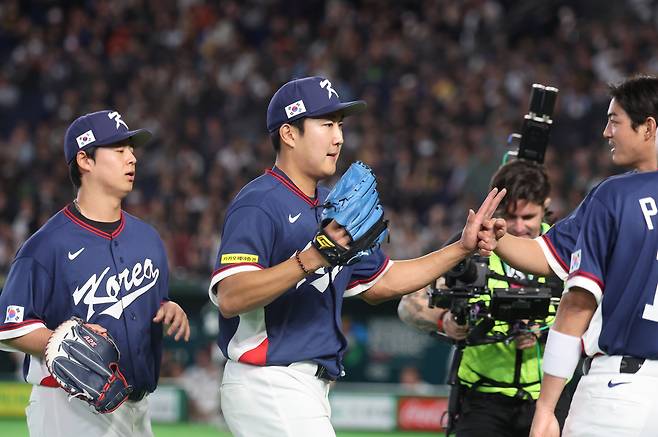 9일 일본 도쿄돔에서 열린 2026 월드베이스볼클래식(WBC) C조 조별리그 최종전 대한민국과 호주의 경기. 1회말을 무실점으로 마친 한국 선발 투수 손주영이 더그아웃으로 향하고 있다. 연합뉴스